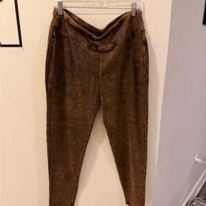 Zenana Outfitters Brown leggings